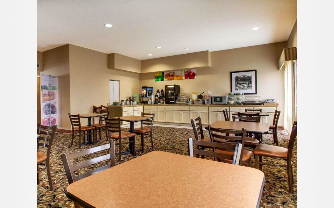 Photos of Quality Inn & Suites Hattiesburg. 6511 Highway 49 North, Hattiesburg, MS 39401, United States of America